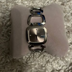 Gucci women’s stainless steel watch